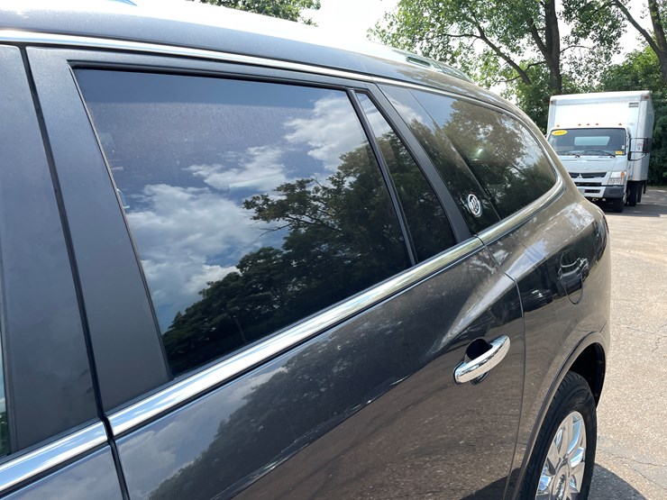 2013-buick-enclave-image-17