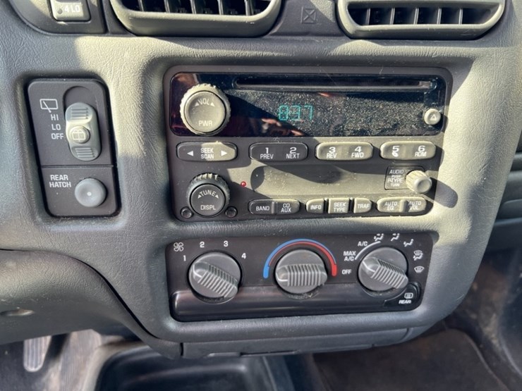 2004-chevrolet-blazer-image-31