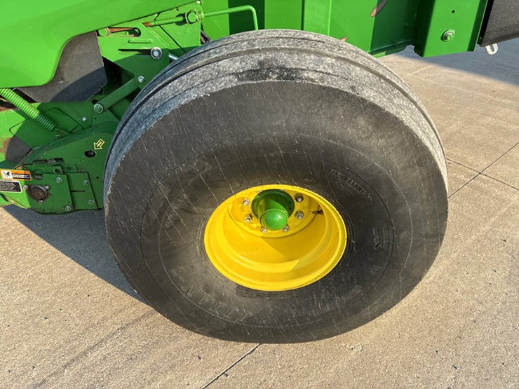 2019-john-deere-560m-image-32