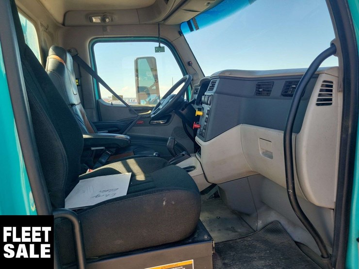 2018-peterbilt-579-image-16