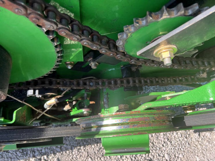 2010-john-deere-630f-image-24