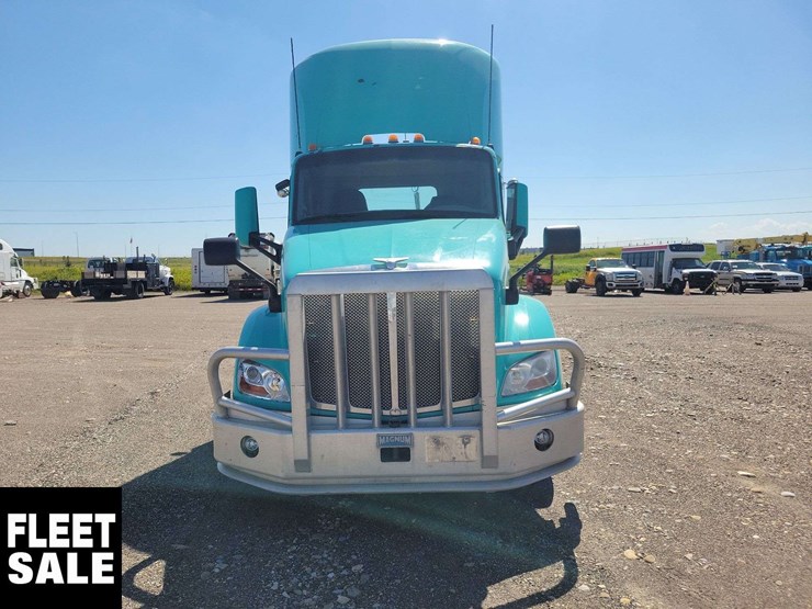2018-peterbilt-579-image-1