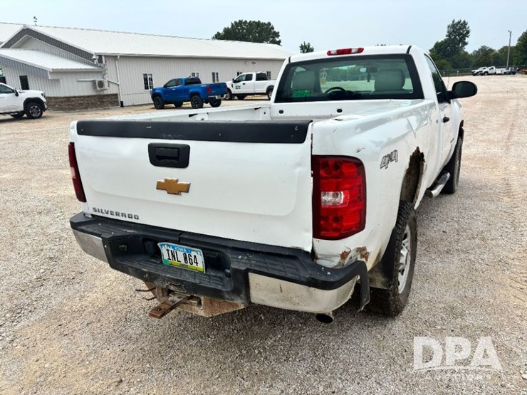 2013-chevrolet-3500hd-image-6