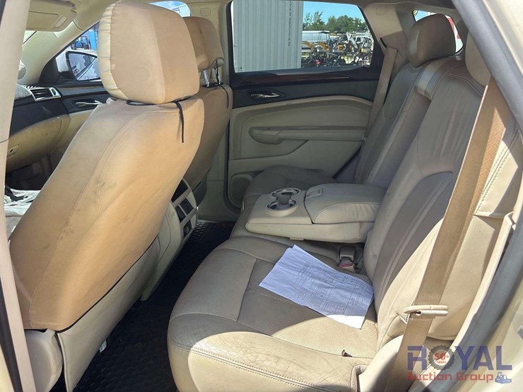 2010-cadillac-srx-image-19