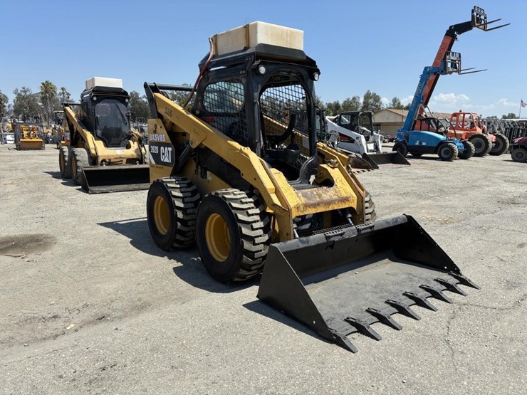 2013-caterpillar-262d-image-2