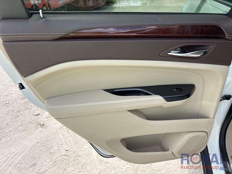 2013-cadillac-srx-image-22