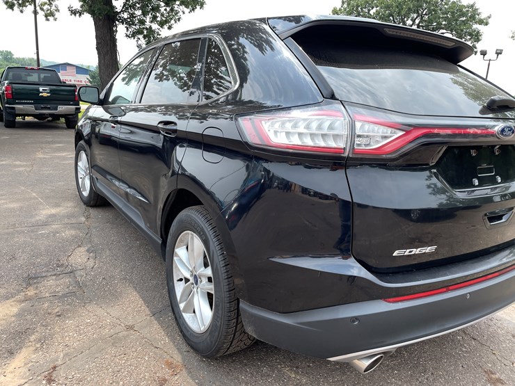 2016-ford-edge-sel-image-24