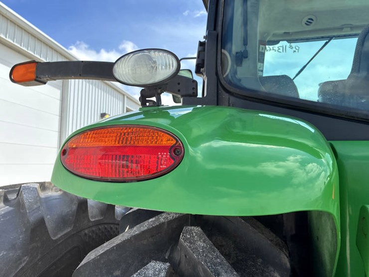2014-john-deere-8285r-image-28