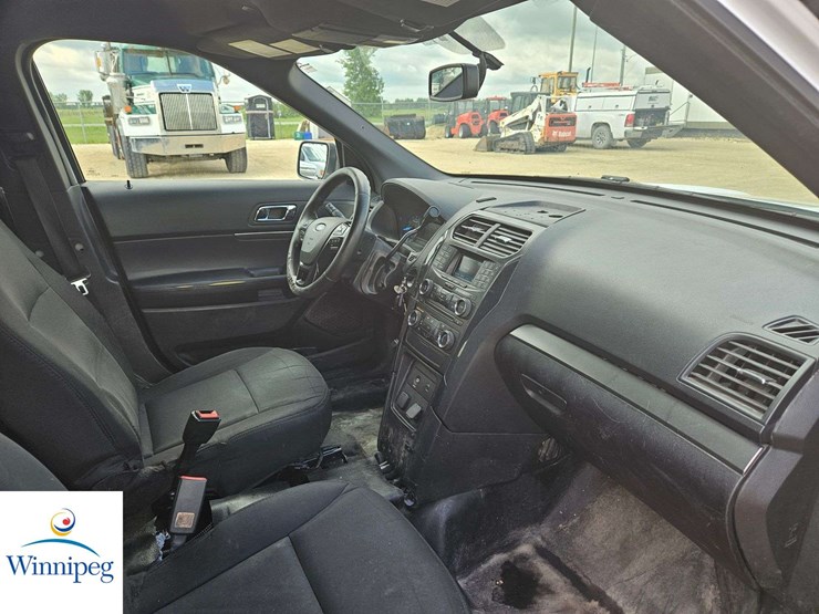 2017-ford-explorer-image-31