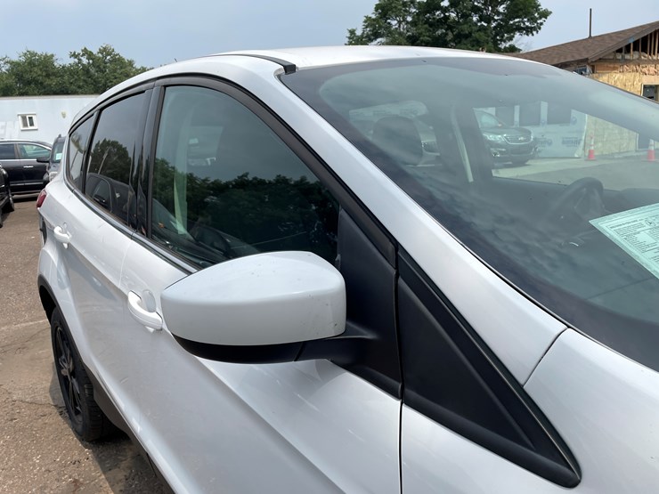2015-ford-escape-se-image-37
