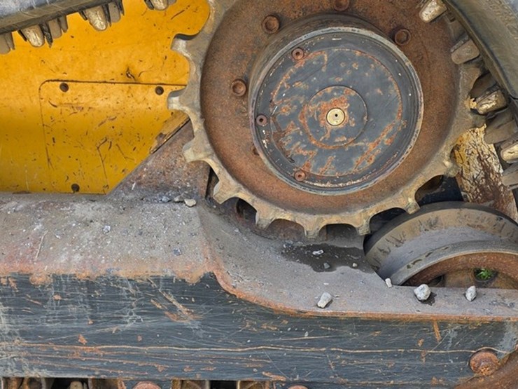 2007-deere-ct332-image-24