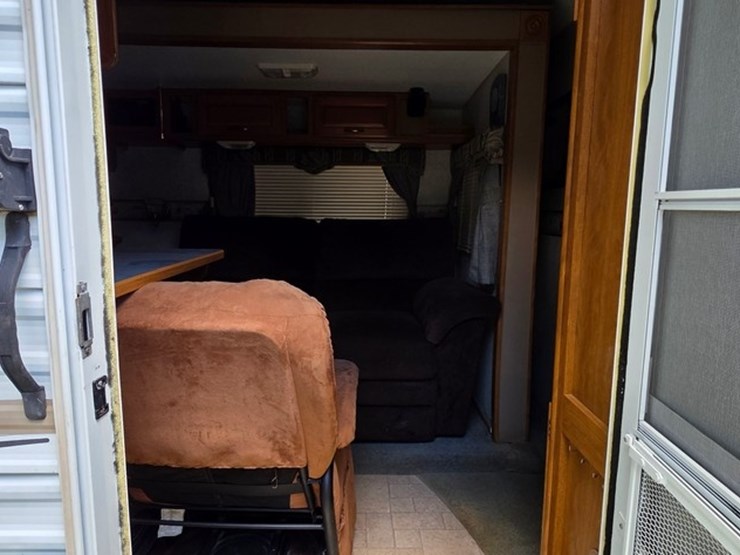 2003-fleetwood-2-axle-camper-(title)-image-27