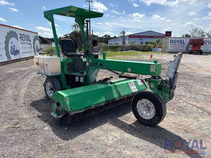 2016-laymor-sm300-towable-ride-on-rotating-sweeper-image-22