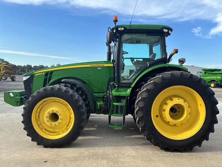 2012-john-deere-8360r-image-12