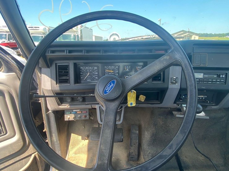 1996-ford-f800-image-13