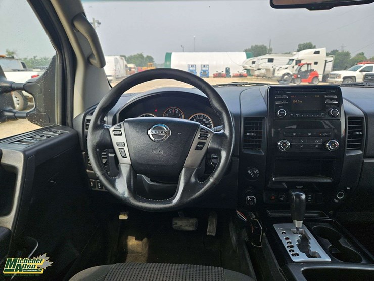 2014-nissan-titan-image-25