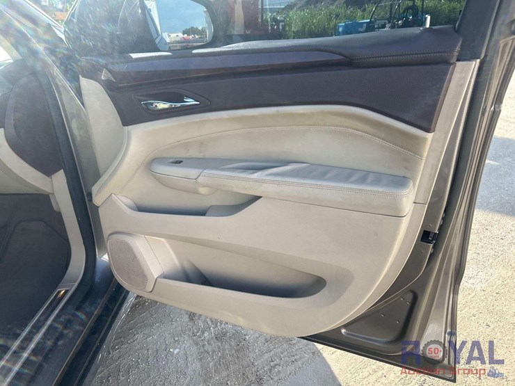 2011-cadillac-srx-image-17