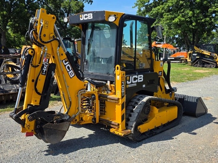 2021-jcb-1cxt-image-3