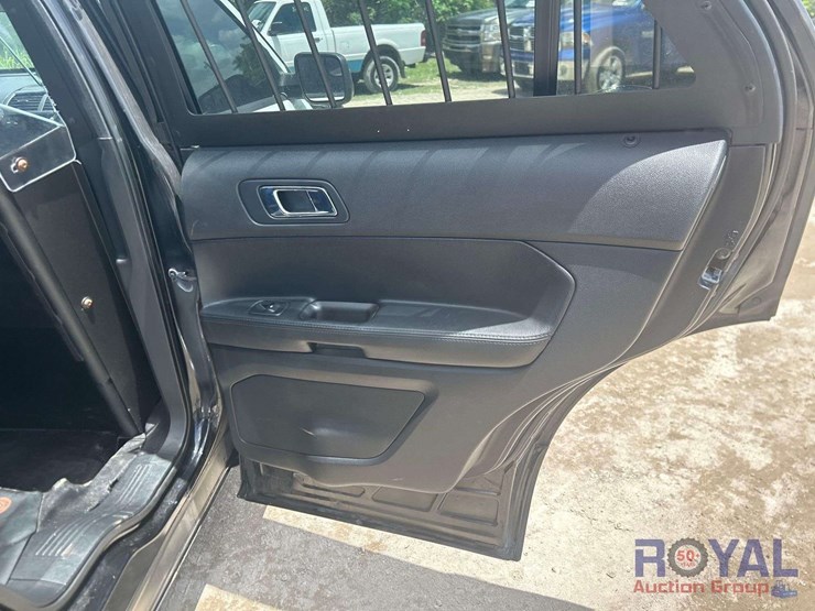 2017-ford-explorer-image-21