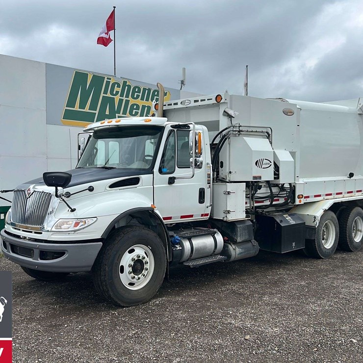 2017 INTERNATIONAL WORKSTAR 7400