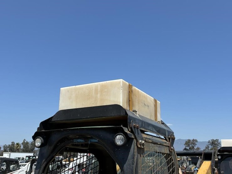 2013-caterpillar-262d-image-11