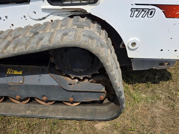 2022-bobcat-t770-image-24