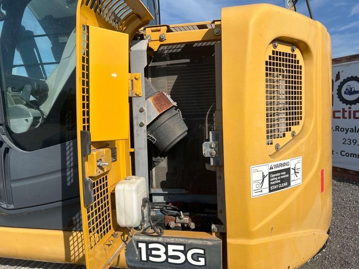 2015-deere-135g-image-18