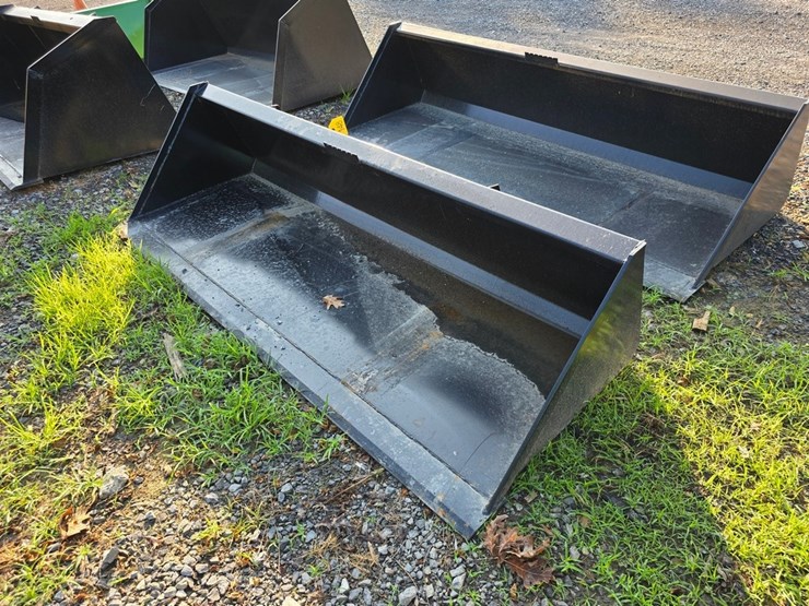 new-swict-84"-skidloader-bucket-image-3