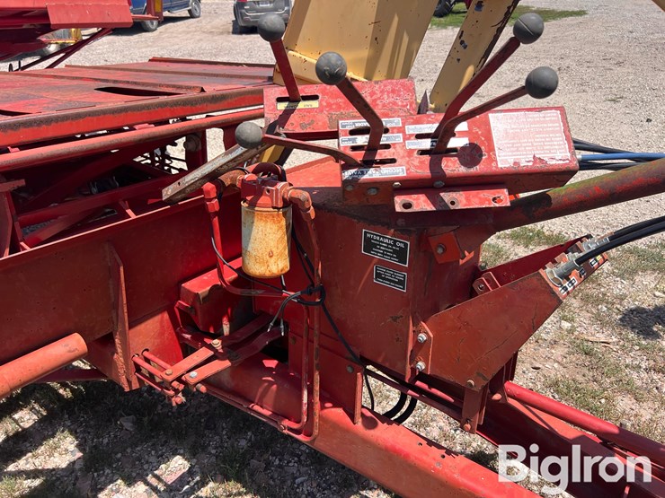 new-holland-1037-image-17