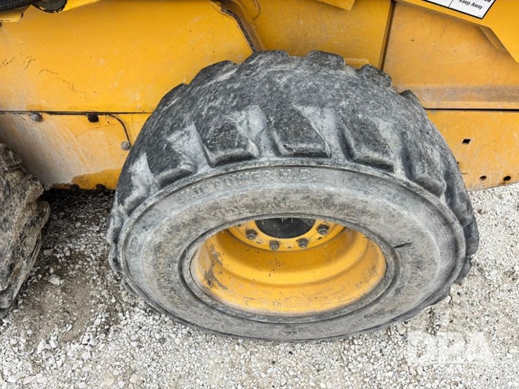 john-deere-250-image-32
