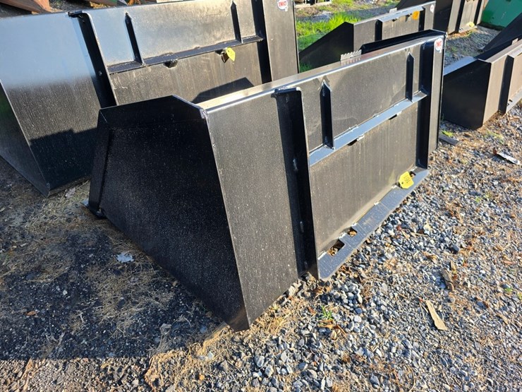 new-swict-72"-skidloader-material-bucket-image-2