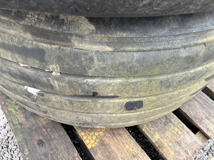 #113247-•-19l16.1-sl-tires-on-rims-image-5