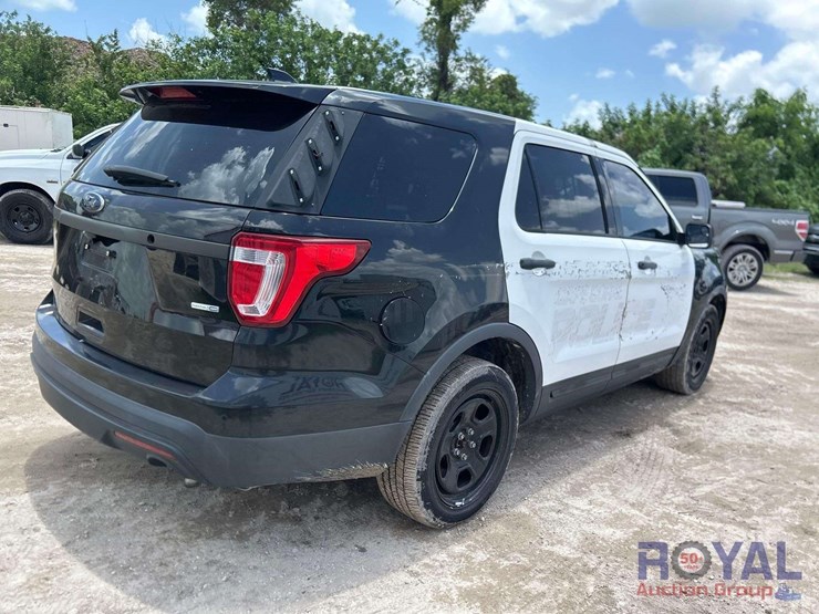 2017-ford-explorer-image-3