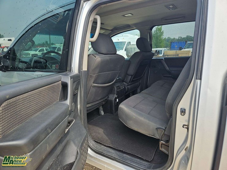 2014-nissan-titan-image-28