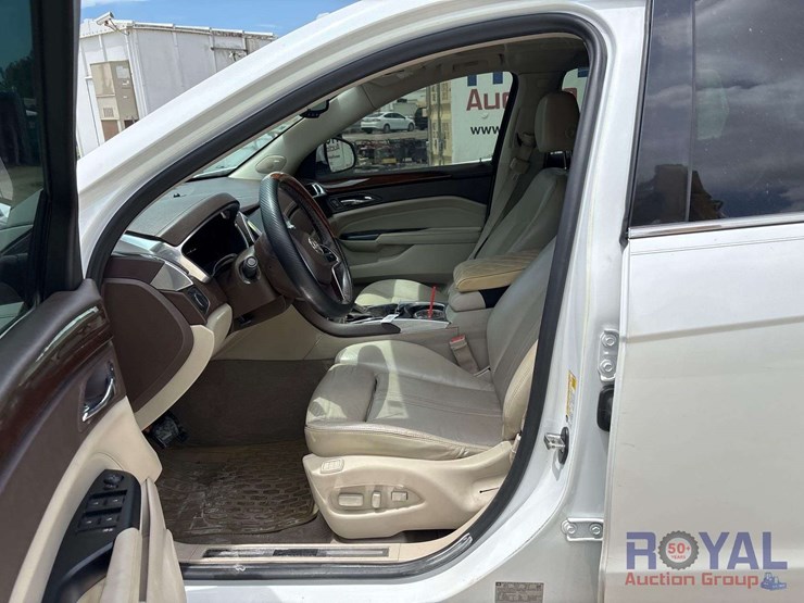 2013-cadillac-srx-image-12