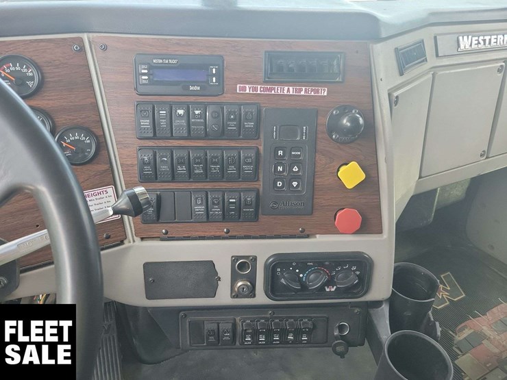 2015-western-star-4900-image-9