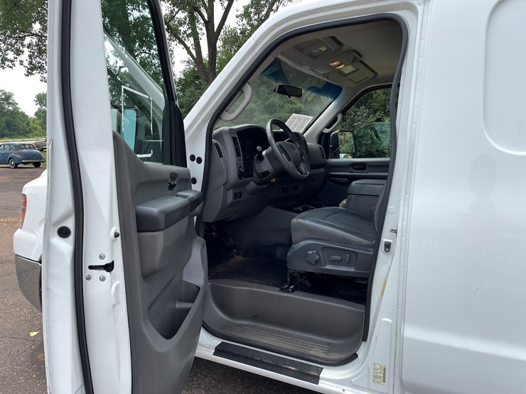 2013-nissan-nv2500-image-55