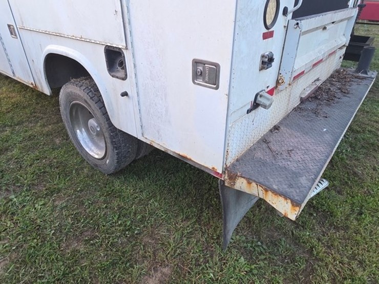 2010-ford-f550-image-23