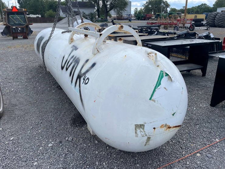 #113058-•-1000-gal-hyd-tank----as-is-image-1