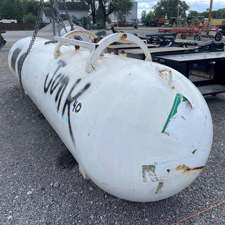 #113058 • 1000 GAL HYD TANK -- AS IS