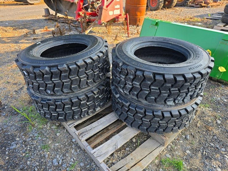 new-4-10-16.5-forerunner-skidloader-tires-image-2