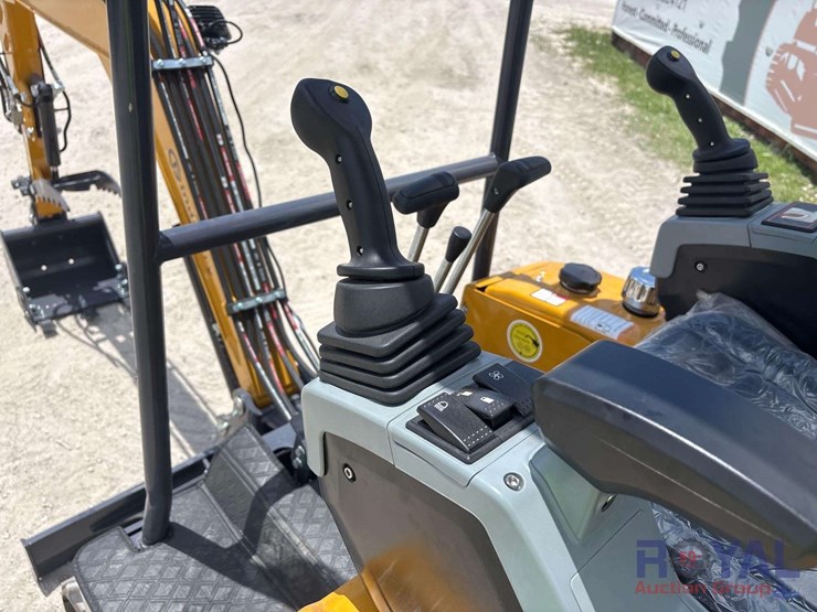 unused-2025-cfg-mx20r-mini-excavator-image-8
