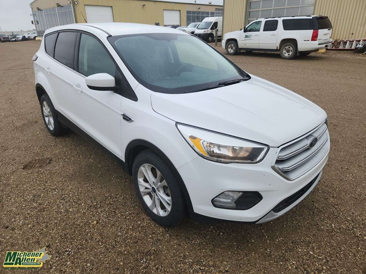 2017-ford-escape-se-image-2