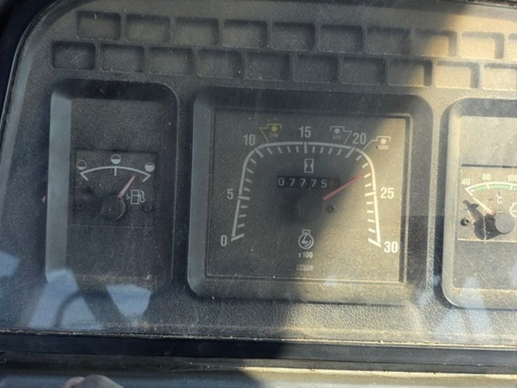 new-holland-ts100-image-65