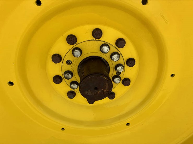 2014-john-deere-8285r-image-71