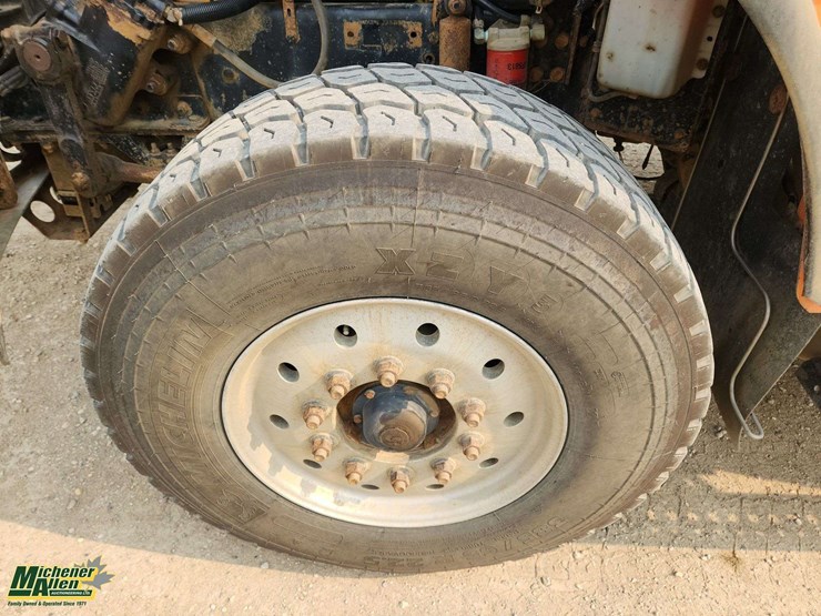 2007-freightliner-fld120-image-30