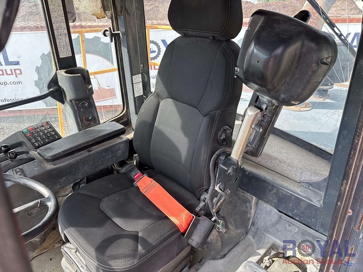 2011-deere-844k-image-9