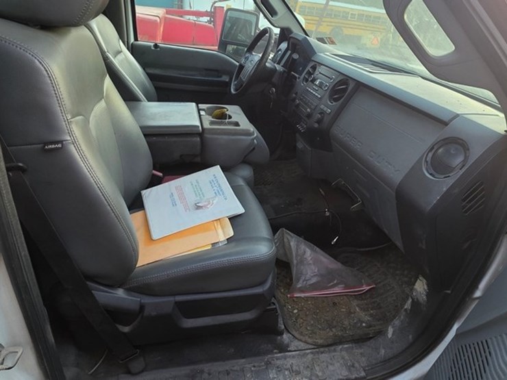 2010-ford-f550-image-50
