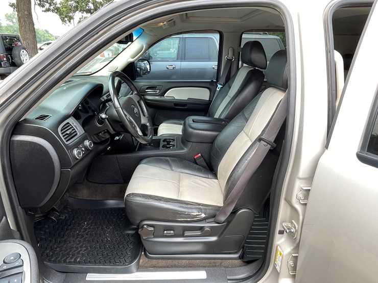 2008-chevrolet-suburban-image-55