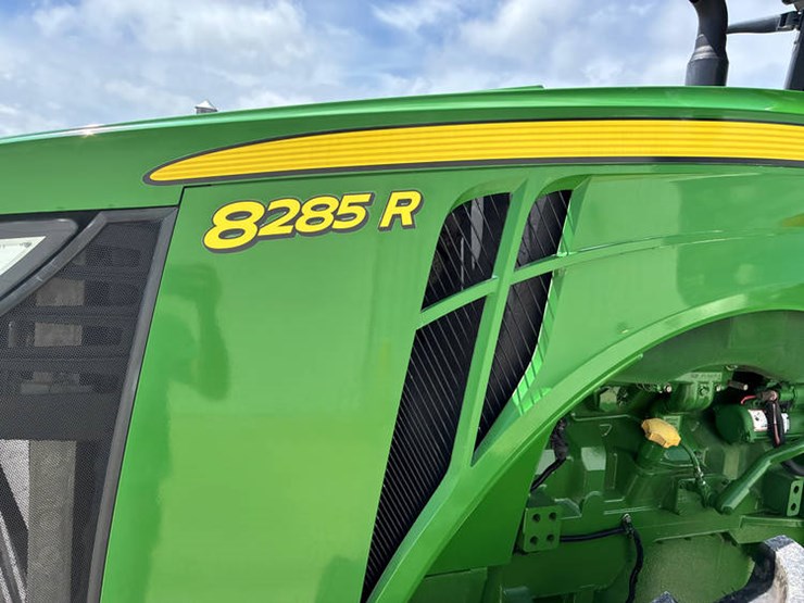 2014-john-deere-8285r-image-39